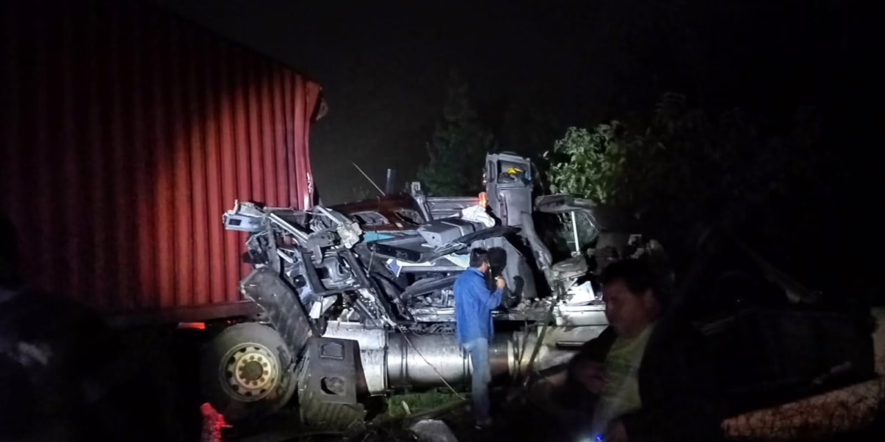 Se accidenta tráiler en la autopista Xalapa -Perote, fallece el conductor