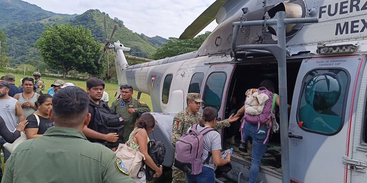 Con puente aéreo, realizan 23 vuelos de rescate y entrega de víveres a municipios incomunicados