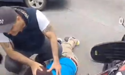 Motociclista lesionado en la avenida Lázaro Cárdenas, a la altura de la calle Veracruz