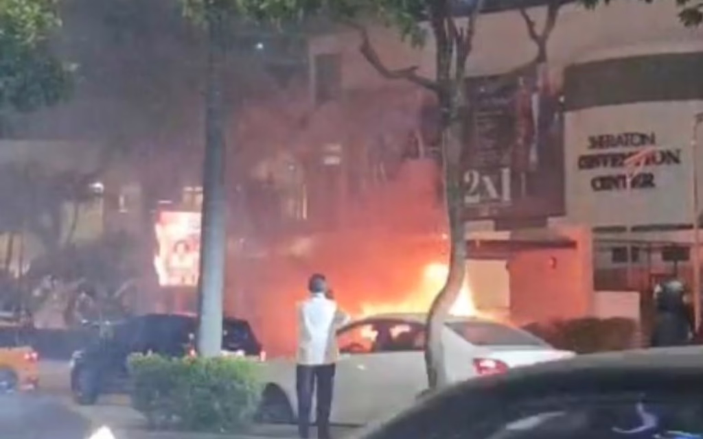Explosión de un vehículo en una zona comercial del puerto de Guayaquil, Ecuador
