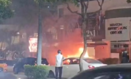 Explosión de un vehículo en una zona comercial del puerto de Guayaquil, Ecuador