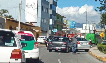 Accidente de tránsito sobre Ruiz Cortines, a la altura del Súper Che