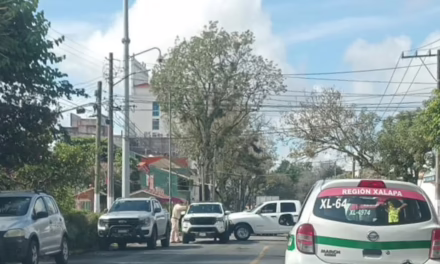 Accidente de tránsito en la avenida Miguel Alemán y Volcán de Colima