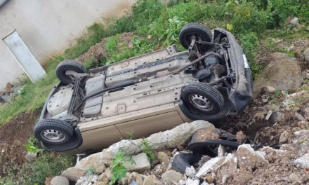 Video:Volcadura de vehículo en calle Circuito Veracruz en Xalapa