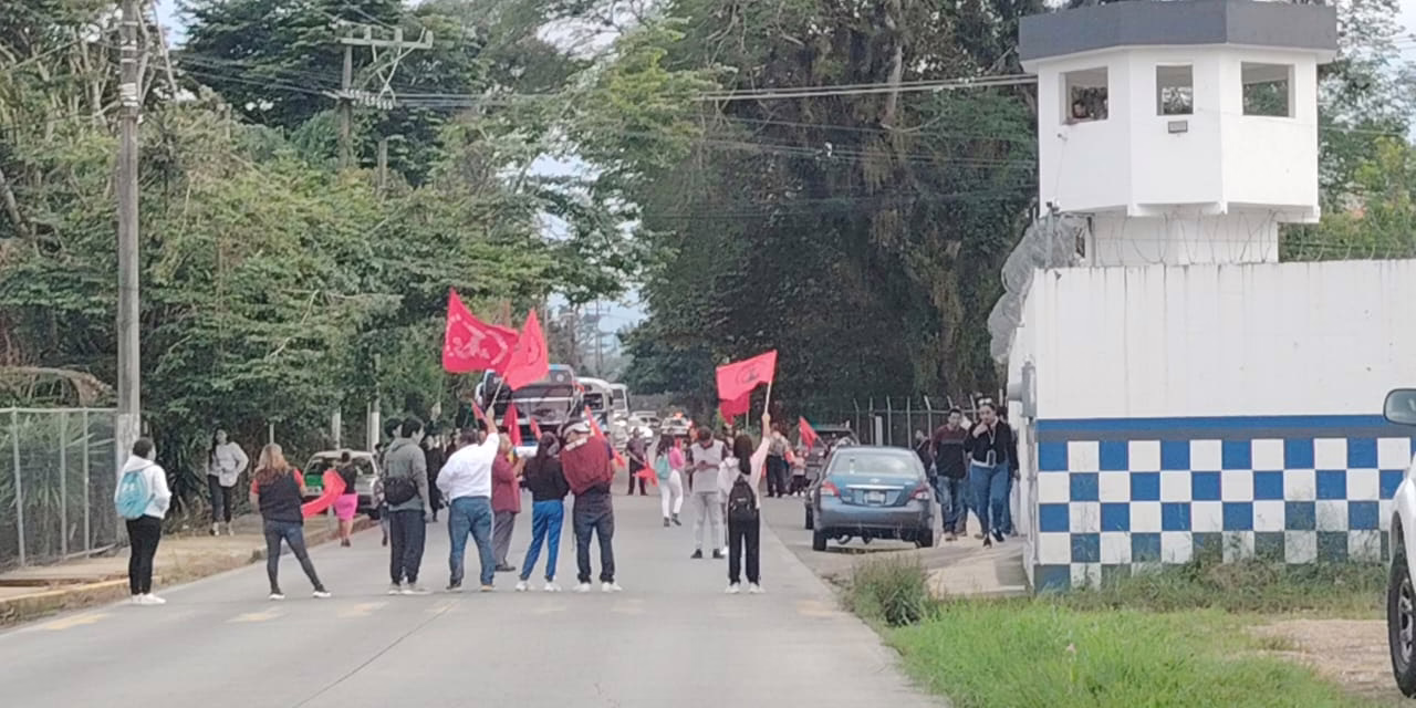Bloquean la carretera Coatepec -Xico