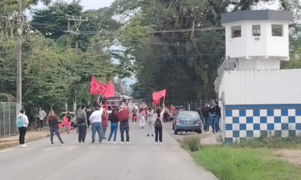 Bloquean la carretera Coatepec -Xico