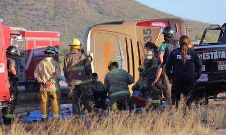 Volcadura de un camión de pasajeros en Sonora, 7 personas sin vida
