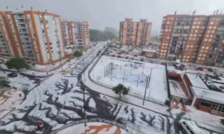 Video: Como si fuera nieve! Se registra granizada en Colombia