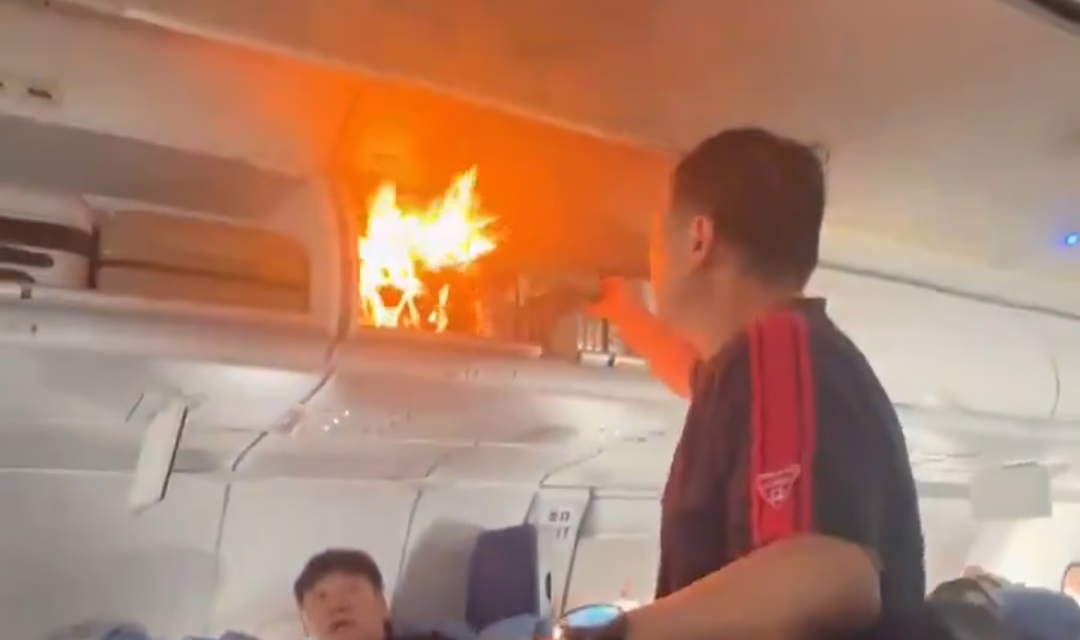 Video:Fuego en el interior de un avión en China