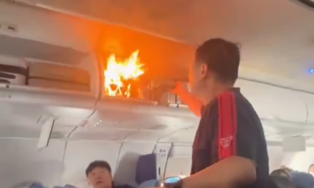 Video:Fuego en el interior de un avión en China