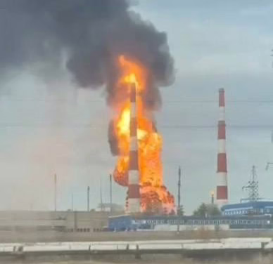 Video: Una planta procesadora de gas en Oremburgo, Rusia, está en llamas