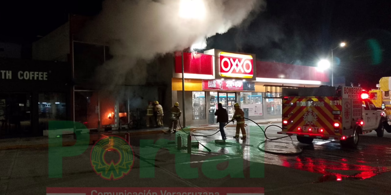Incendio consume taquería en la carretera Perote Puebla, a un lado de la Gasolinera Ferche 
