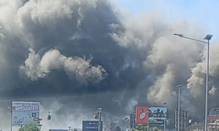 VIDEO: Incendio en fábrica de colchones moviliza a bomberos en Ecatepec