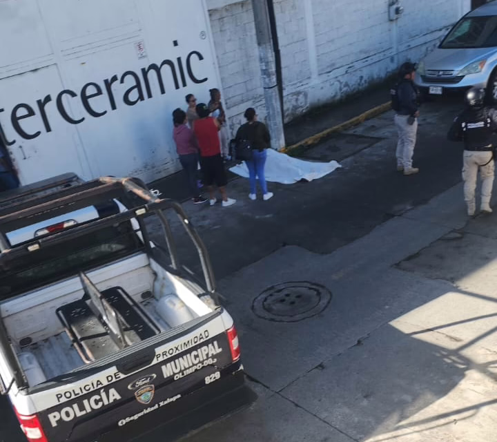 Fallece persona en la via pública,  en la colonia El Olmo de Xalapa