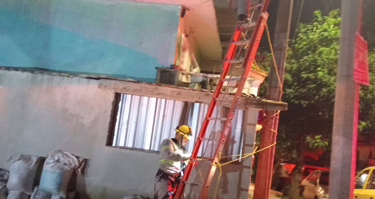 Incendio en casa habitación en la Colonia 3 de Mayo de Xalapa