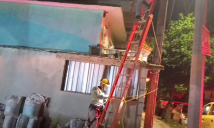 Incendio en casa habitación en la Colonia 3 de Mayo de Xalapa