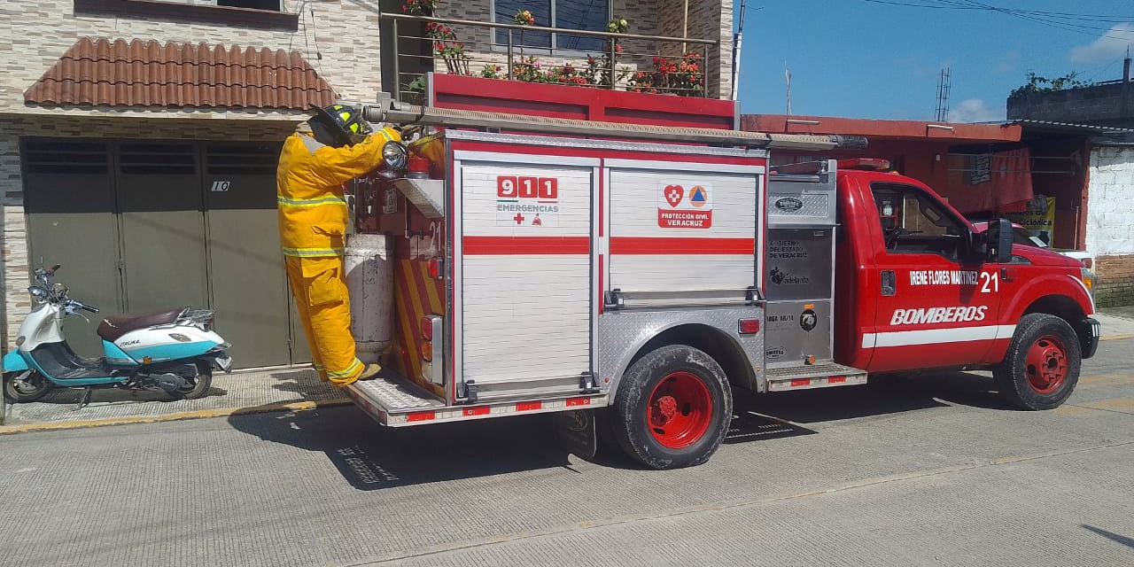 Movilización de Bomberos por fuga de Gas en Xalapa; Controlan Situación en Arboledas del Tronconal