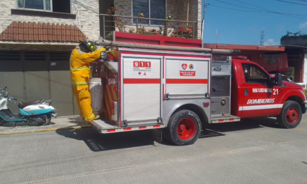 Movilización de Bomberos por fuga de Gas en Xalapa; Controlan Situación en Arboledas del Tronconal