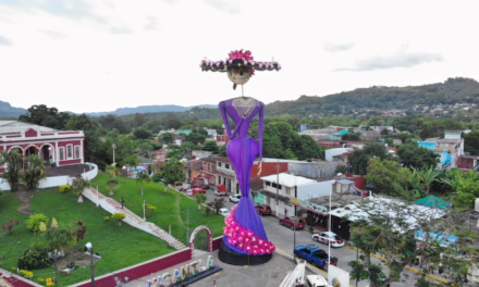 Invita SECVER a la inauguración de la Catrina Monumental 2025 en Misantla