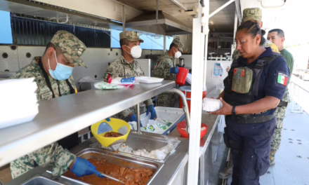 Gobierno de Veracruz entrega comida caliente en cada hogar afectado en Álamo