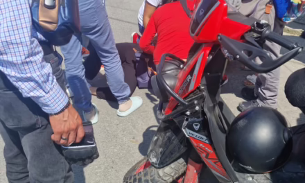 Motociclista lesionada tras percance en la Colonia Revolución, Xalapa