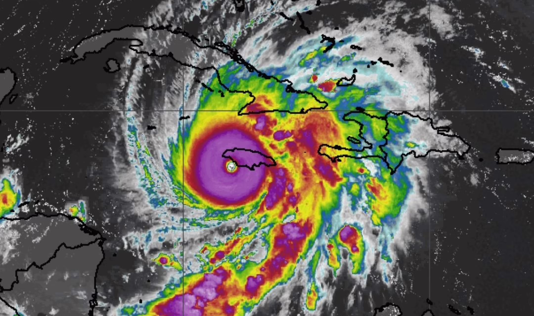 Video:Huracán Melissa, categoría 5 avanza hacia Jamaica con vientos de 278 km/h.