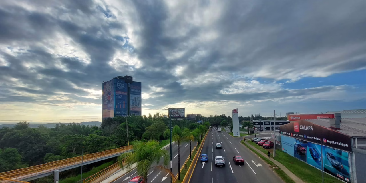 La probabilidad mayor de lluvias moderadas se concentra principalmente en la región montañosa central y zona sur.