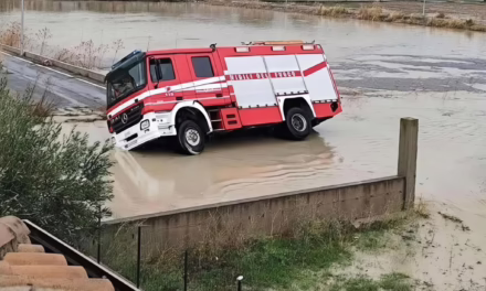 Video:Fuertes lluvias e inundaciones en Cropani, Catanzaro, Italia 