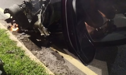 Video:Vuelca vehículo con familia a bordo en Lázaro Cárdenas; un menor lesionado