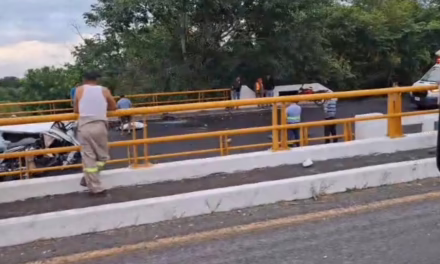 Un menor y su Papá fallecen en accidente en la carretera Paso del Toro en Veracruz