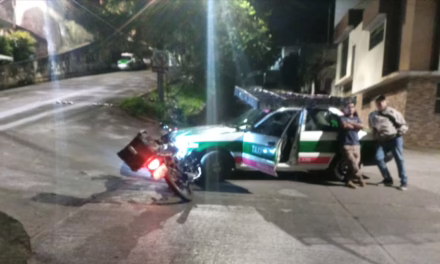 Accidente de tránsito entre taxi y motocicleta en la Prolongación Diamante