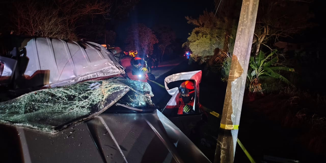 Tragedia en la Xalapa-Coatepec: Mujer Muere y Otra Resulta Herida Tras Volcadura de Camioneta