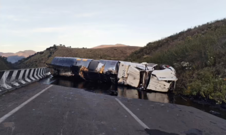 Cierran la carretera Veracruz -Puebla por volcadura de pipa con combustóleo