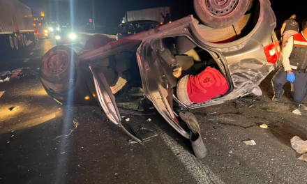 Volcadora de vehículo en el libramiento de Xalapa, a la altura de Corral Falso