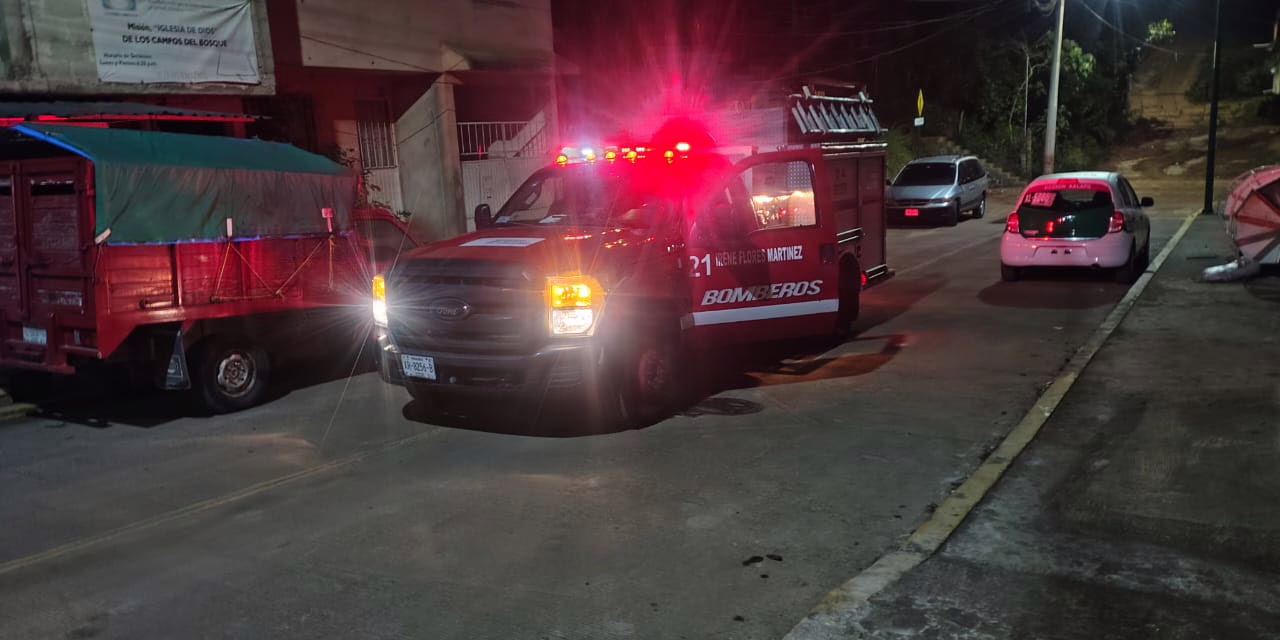 Bomberos atienden emergencia en la Colonia Lealtad Institucional