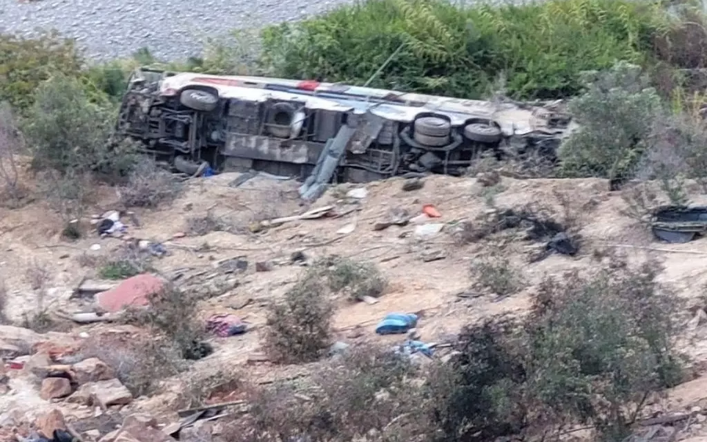 Tragedia en Perú: 37 muertos tras caída de autobús en Arequipa