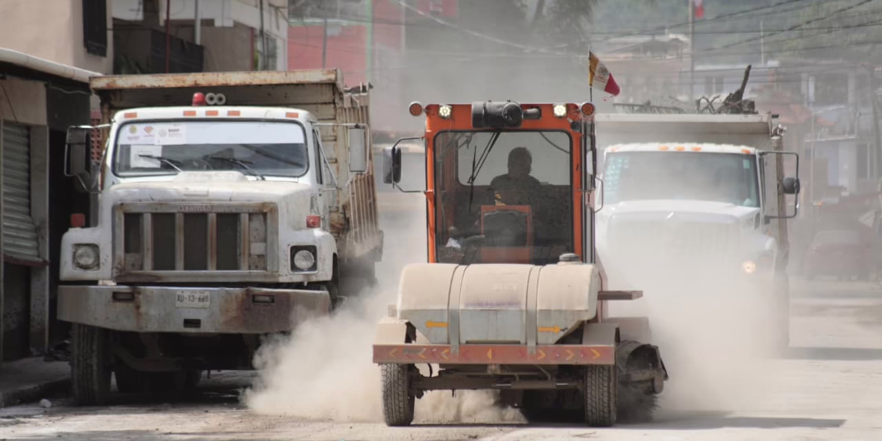 Equipos vactor de CAEV liberan drenajes y facilitan limpieza en colonias de Poza Rica