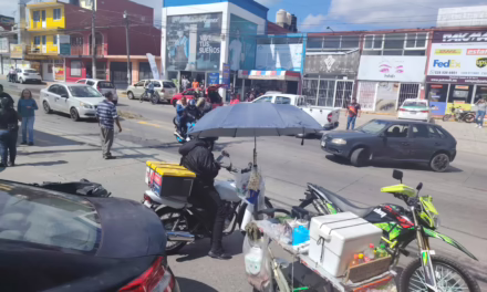 Choque entre auto y motocicleta en Antonio Chedraui Caram deja un lesionado