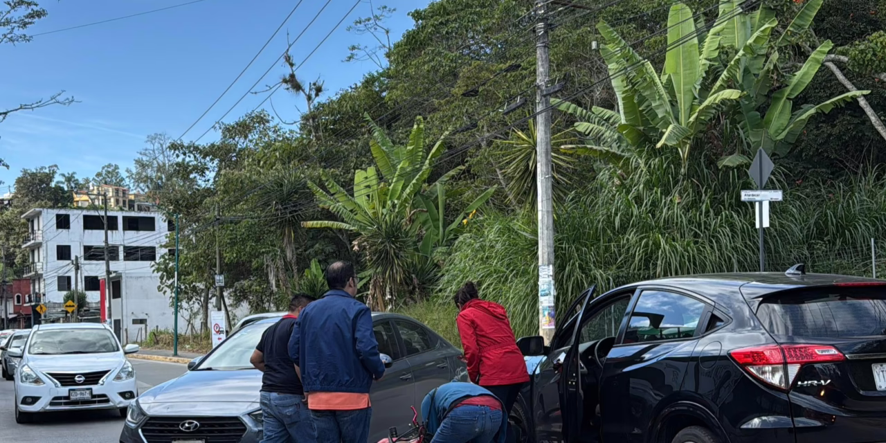 Accidente en la calle 2 de Octubre, entre Rébsamen y La Unidad del Valle 
