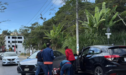 Accidente en la calle 2 de Octubre, entre Rébsamen y La Unidad del Valle 
