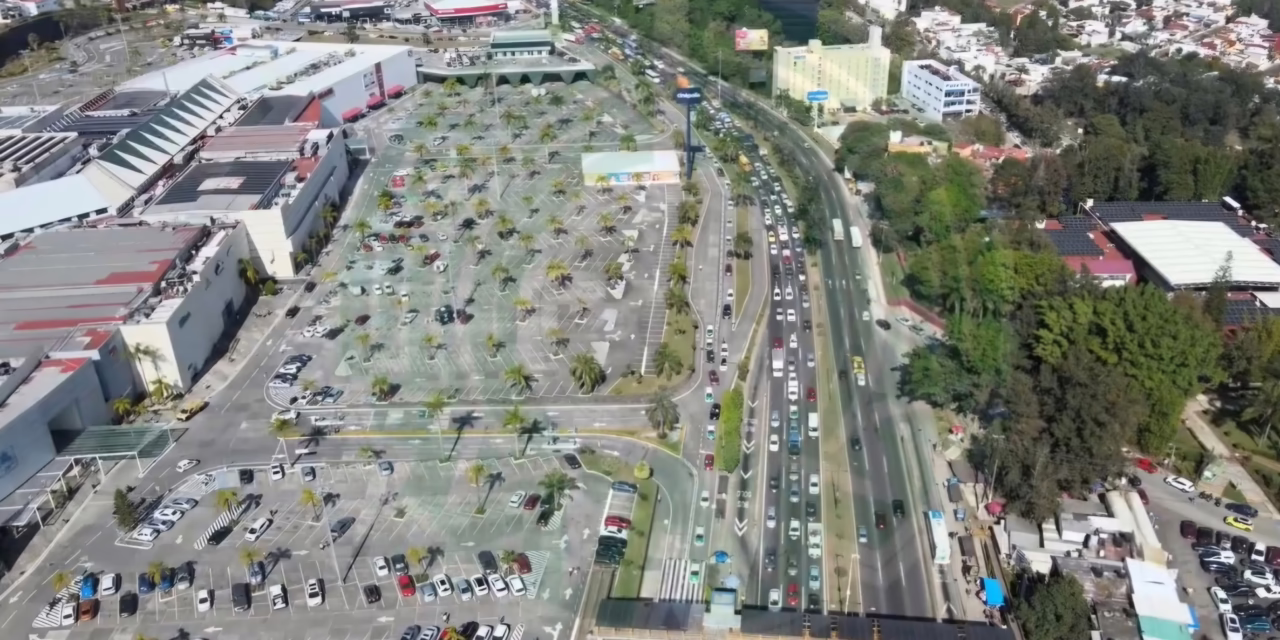 Video: Asi se observa el tráfico vehicular en la carretera Xalapa-Veracruz, a la altura de Plaza Américas