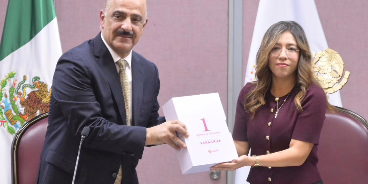 Gobierno del Estado entrega al Legislativo el Informe del primer año de Rocío Nahle