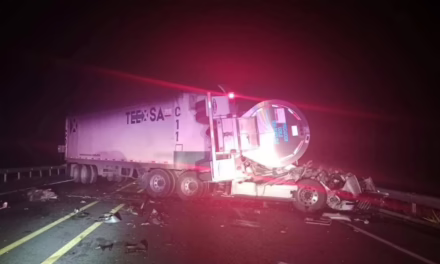 Fallece conductor en accidente sonre la autopista México–Tuxpan, un tráiler y una pipa los involucrados
