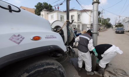 SIOP y CAEV refuerzan operativo para restablecer el drenaje en Poza Rica