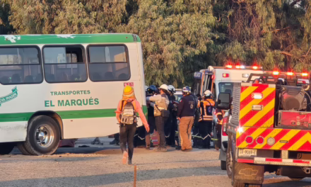 Tren embiste camión en Querétaro: 18 lesionados