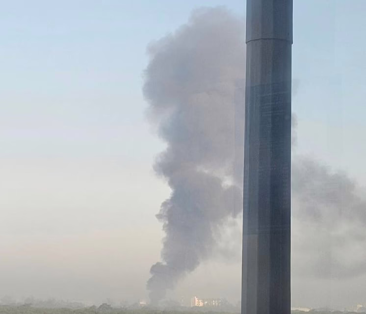 Así se aprecia el incendio desde el aeropuerto de Veracruz