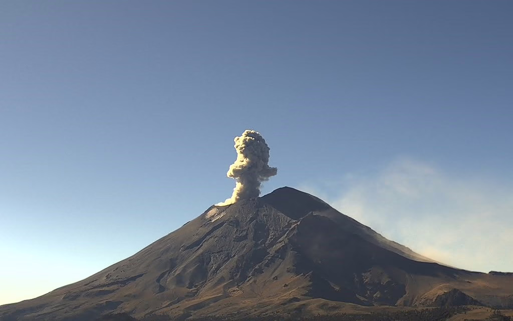 26 exhalaciones de baja intensidad en el volcán Popocatépetl, acompañadas de vapor de agua, gases volcánicos y ligeras cantidades de ceniza.