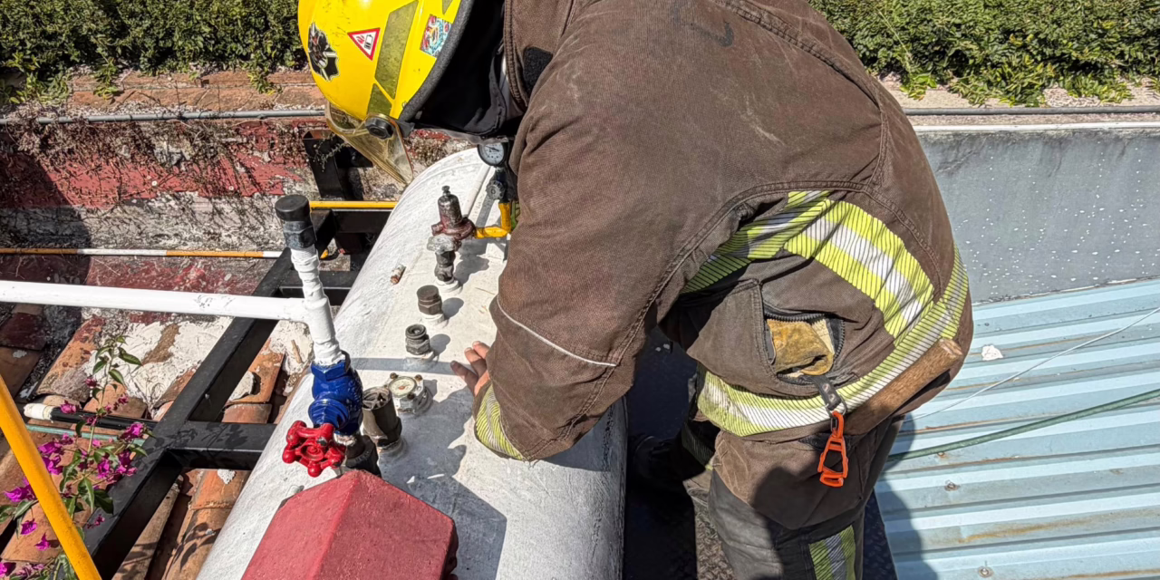 Fuga de gas moviliza a Bomberos en el centro de Xalapa 