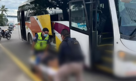 Joven da a luz dentro de un Autobús AU en la ruta La Tinaja–Veracruz