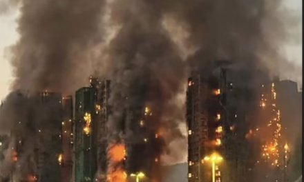 Video:Suman 75 muertos por incendio en edificio en Hong Kong 
